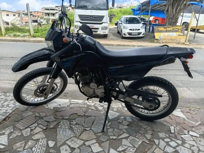 Lander 250 2008 bem conservada