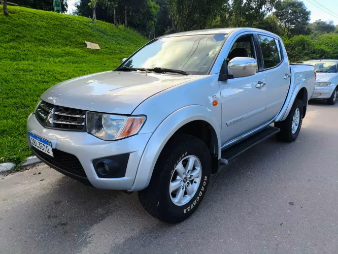 Mitsubishi L200 Triton HLS 2.4 Flex 16V CD Mec. 2015