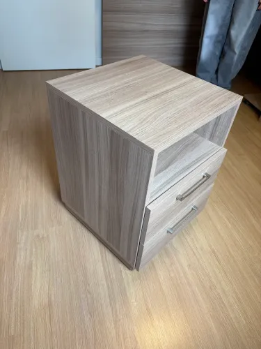 Mesa de cabeceira em MDF