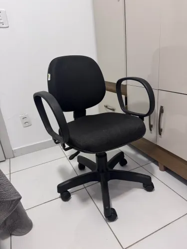 Cadeira para estudos ou trabalho com rodinhas