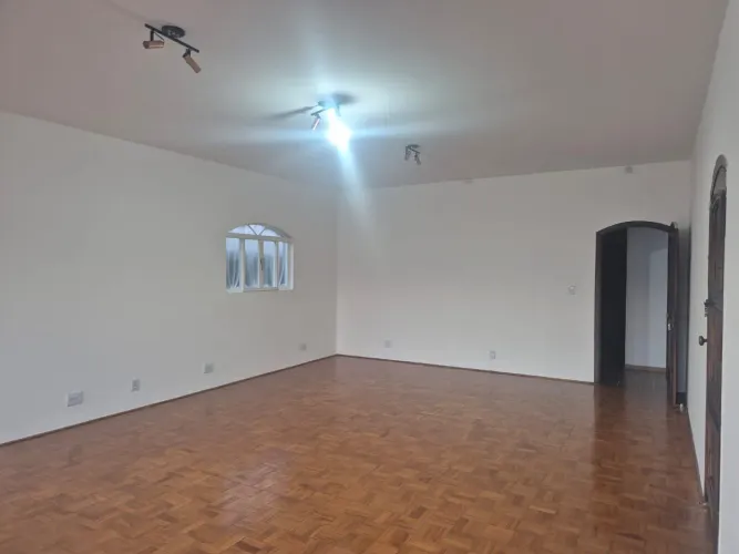 Casa com 5 salas, acess., sistema solar e estrutura pronta para o seu negócio
