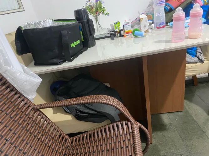 Vendo mesa com tampo de vidro