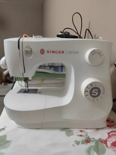 Máquina de costura singer m2405