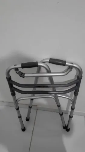 Andador dobrável