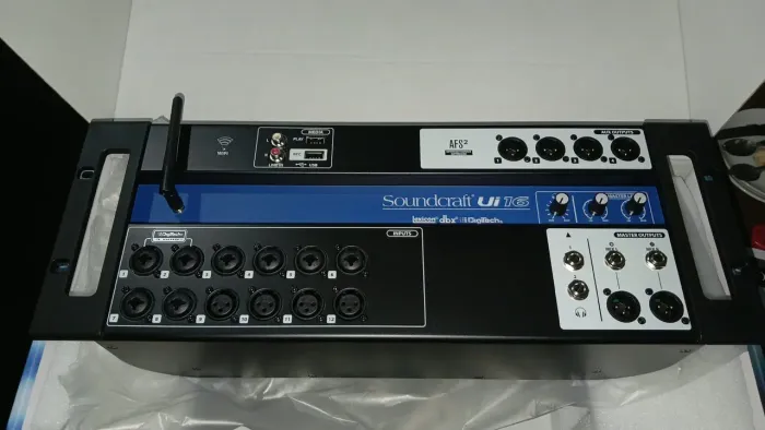 Mesa de som Ui16