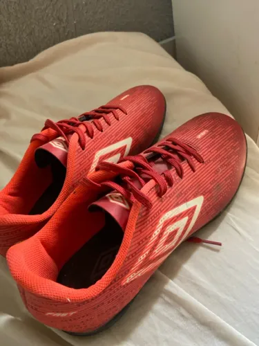chuteira da umbro