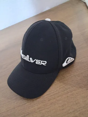 Boné Quiksilver usado em ótimo estado