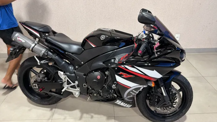 R1 2012 em estado de zero !