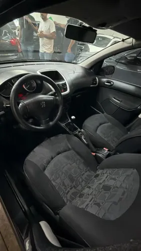 Peugeot 207 XR 1.4 Flex 8V 5P 2011