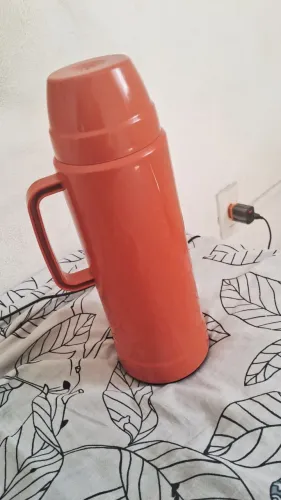 Garrafa térmica 1,5L ótimo para conserva bebidas e afins