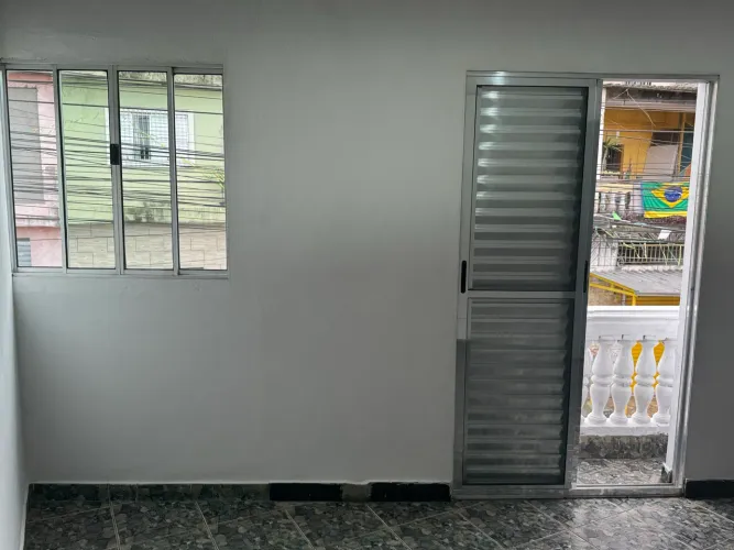 Alugo casa 3 cômodos