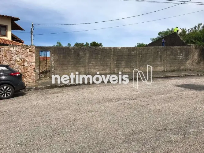 Maravilhoso terreno com 958 m2 podendo unificar outra área.