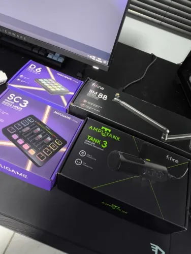 Kit Fifine - Streamdeck, Interface de Audio, Microfone, Braço Articulado
