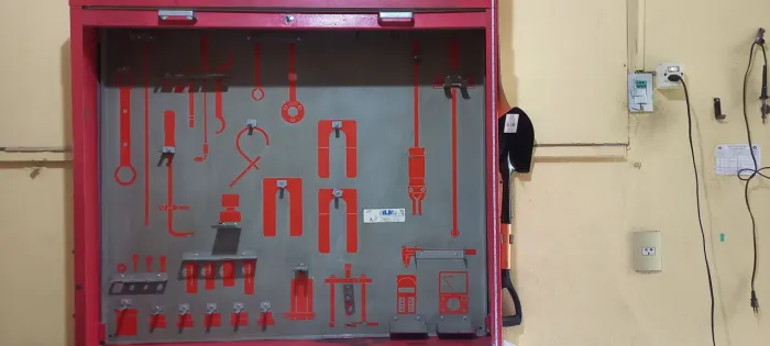 ARMÁRIO DE FERRAMENTAS  / ARMÁRIO  /  OFICINA MECÂNICA 