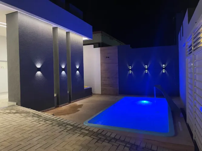 CASA LINDA E MODERNA COM PISCINA - Troco por carro de menor valor