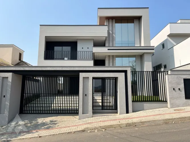Casa de Alto Padrão Exclusiva em Indaial | Arquitetura Moderna e Conforto Sob Medida!