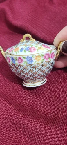 Mini Açucareiro ou sopeira em porcelana Fina com ouro( Coleção)