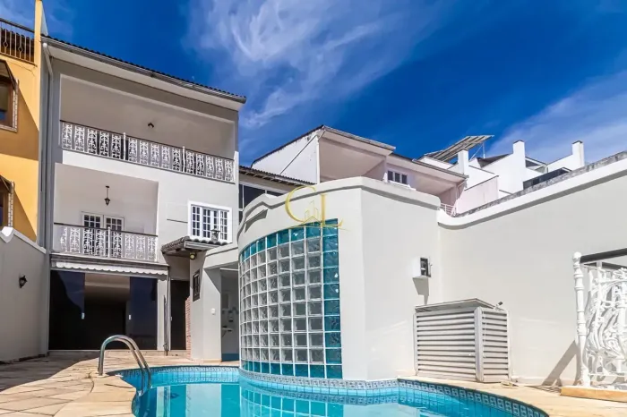 Casa no condomínio Terral  03 quartos com área de lazer