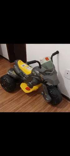 Moto elétrica infantil bandeirantes
