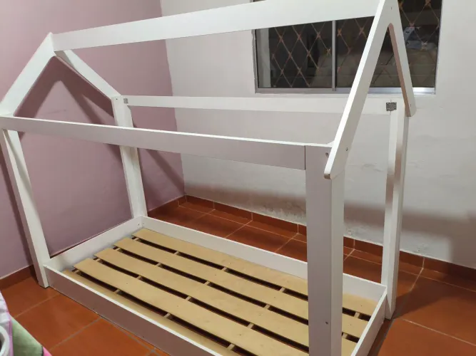 Cama montessoriana infantil casinha 
