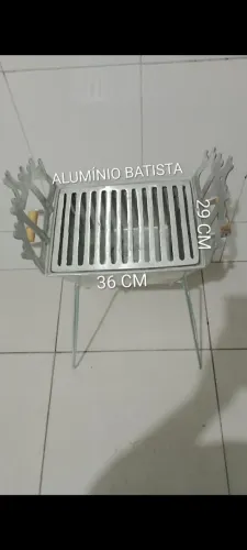 CHURRASQUEIRA COM SUPORTE DE ESPETO
