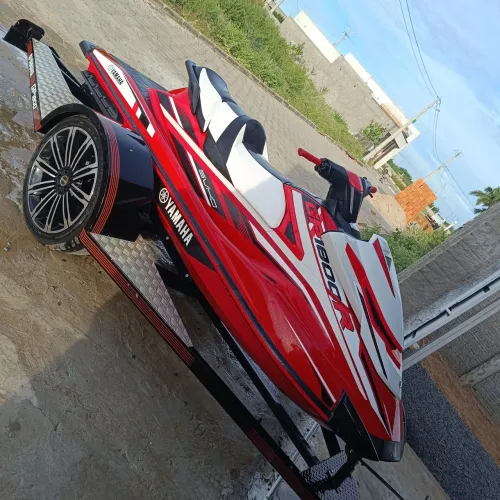 Jet ski GP 1800 R  muito novo só de água doce oportunidade 