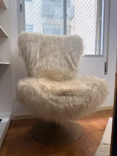 Poltrona egg pelúcia 