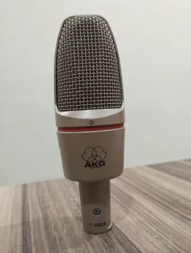 Microfone AKG C3000 B Profissional Condensador para Estúdio