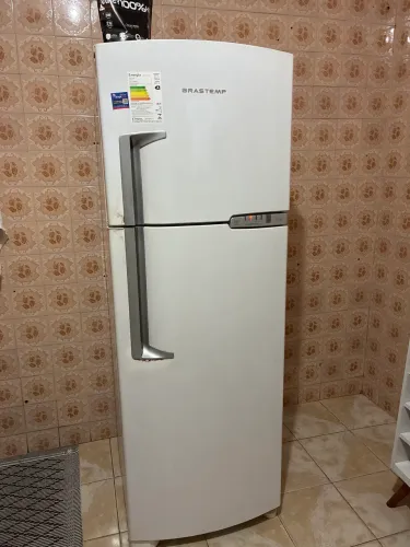 Vede-se Geladeira Brastemp