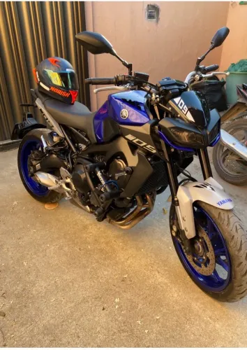 Vendo MT 09 moto linda e em perfeito estado de conservação. Interessado chama no chat.