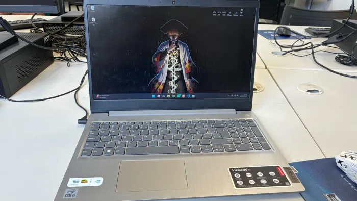 Notebook Lenovo IdeaPad 3i Core i5 10ª Geração 8GB SSD 256GB 15,6"