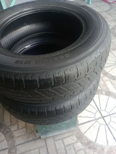 Vendo par de pneus 205/70/16 usado em bom estado.