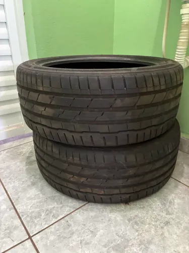 Pneus 225/45 R18 Hankook com bolha 