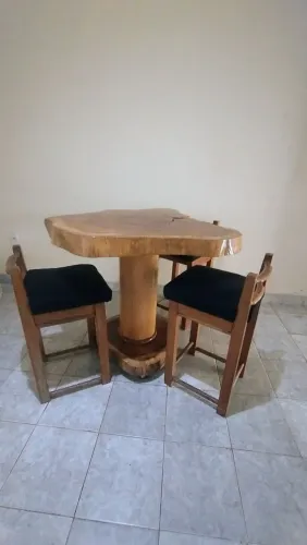 Jogo de mesa de madeira 