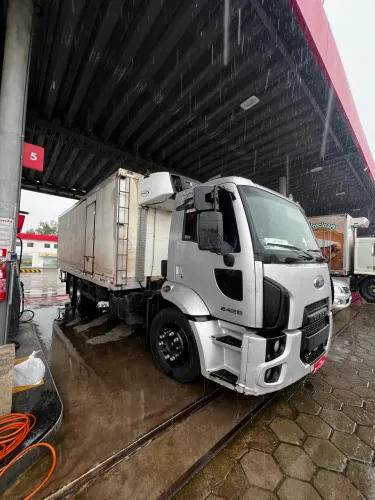 Caminhão Baú Truck câmera fria frigorífico