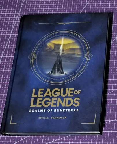 League of Legends: Realms of Runeterra Capa dura em inglês