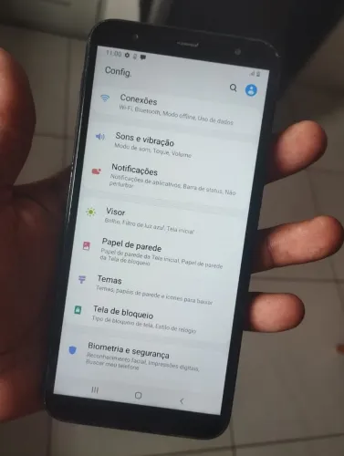 J6+, faço entrega, dou cabo para carrgar tem 64 gigas