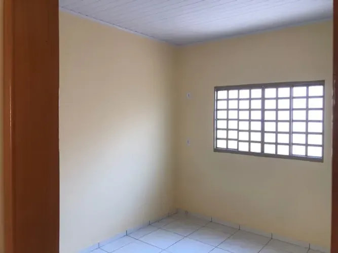 Alugo casa com 2 quartos no Residencial ITAIPU/ Jardim Itaipu