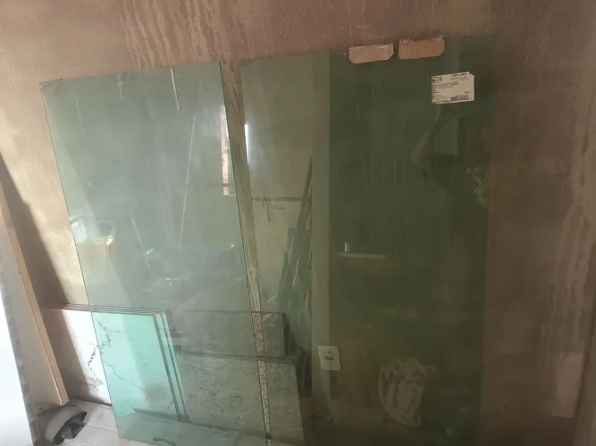 Um par de blindex verde 143x68