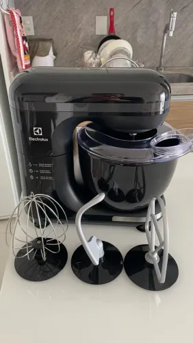 Batedeira Electrolux nova