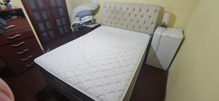 VENDE-SE CAMA DE CASAL