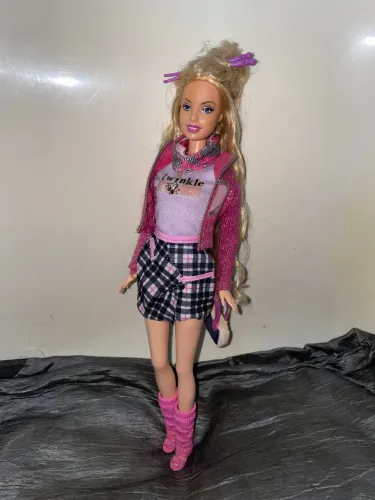 Boneca Barbie fashion Fever mattel