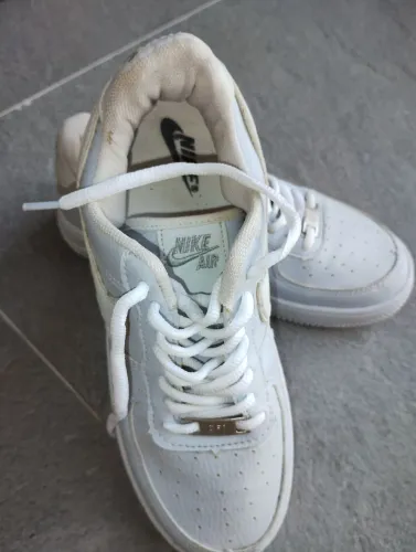 Vendo tênis da Nike em bom estado número 37 fone *