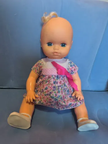 Boneca Pituca anos 90 nunca brincada olhos que dormem mede 44 cm