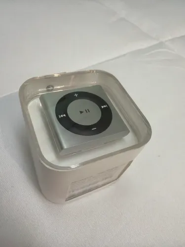iPod Shuffle 2GB Original Apple - Prata Lacrado