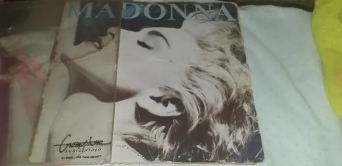Madonna Blue usado com algumas avarias mas nada que impacte o disco em si.