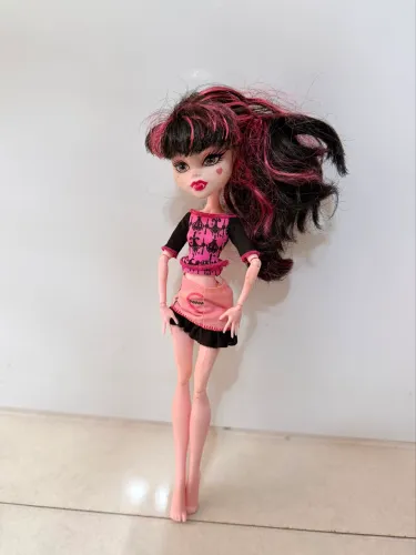 Boneca Monster High Scaris: City of Frights - Basic Travel Draculaura