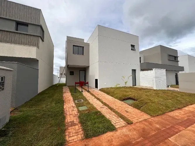 Casa sobrado com 150 m 3 suites e um office no Jardins Berlim senador canedo para aluguel