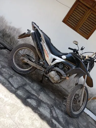 Bros 160 2015 emplacada (já é o menor valor )