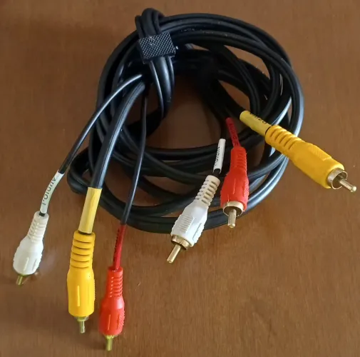 Cabo de Áudio e Vídeo RCA de Alta Qualidade 3 Métrica Macho-Macho (3x3 RCA) - Preto